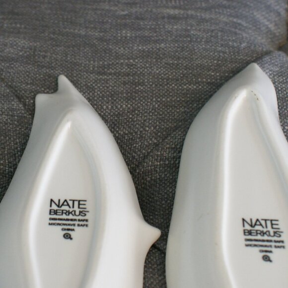 Set of 2 Nate Berkus Trinket Dishes Bowls Black White Leaves Feathers 8" Long - Picture 3 of 6